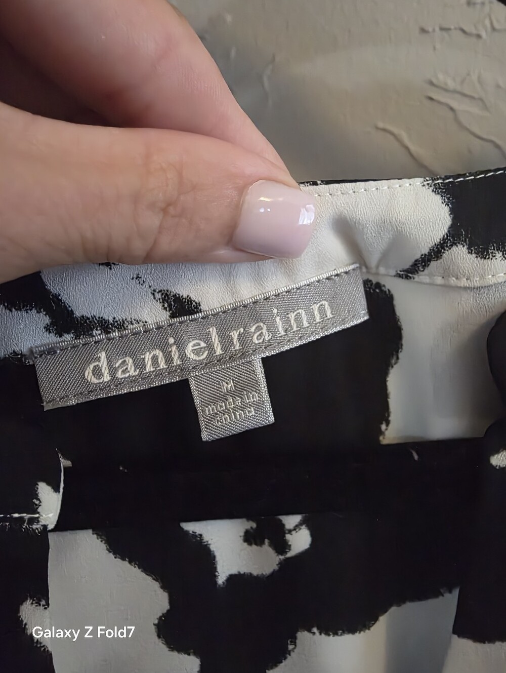 Daniel Rainn Koda Split Neck Blouse Black floral on white M - Picture 3 of 6
